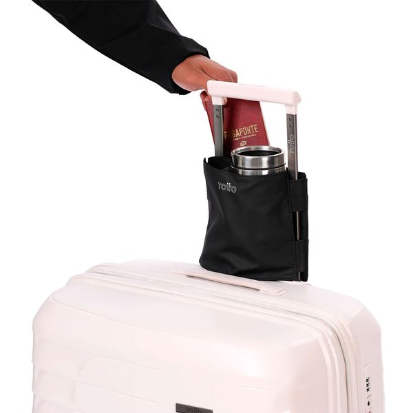 free hands en primer plano destacando el compartimento para botellas y objetos pequeños